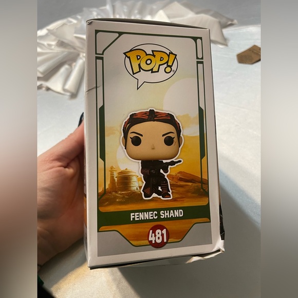Funko Pop! Star Wars Fennec Shand Figure Bobble head # 481 gun action Disney - Picture 4 of 4